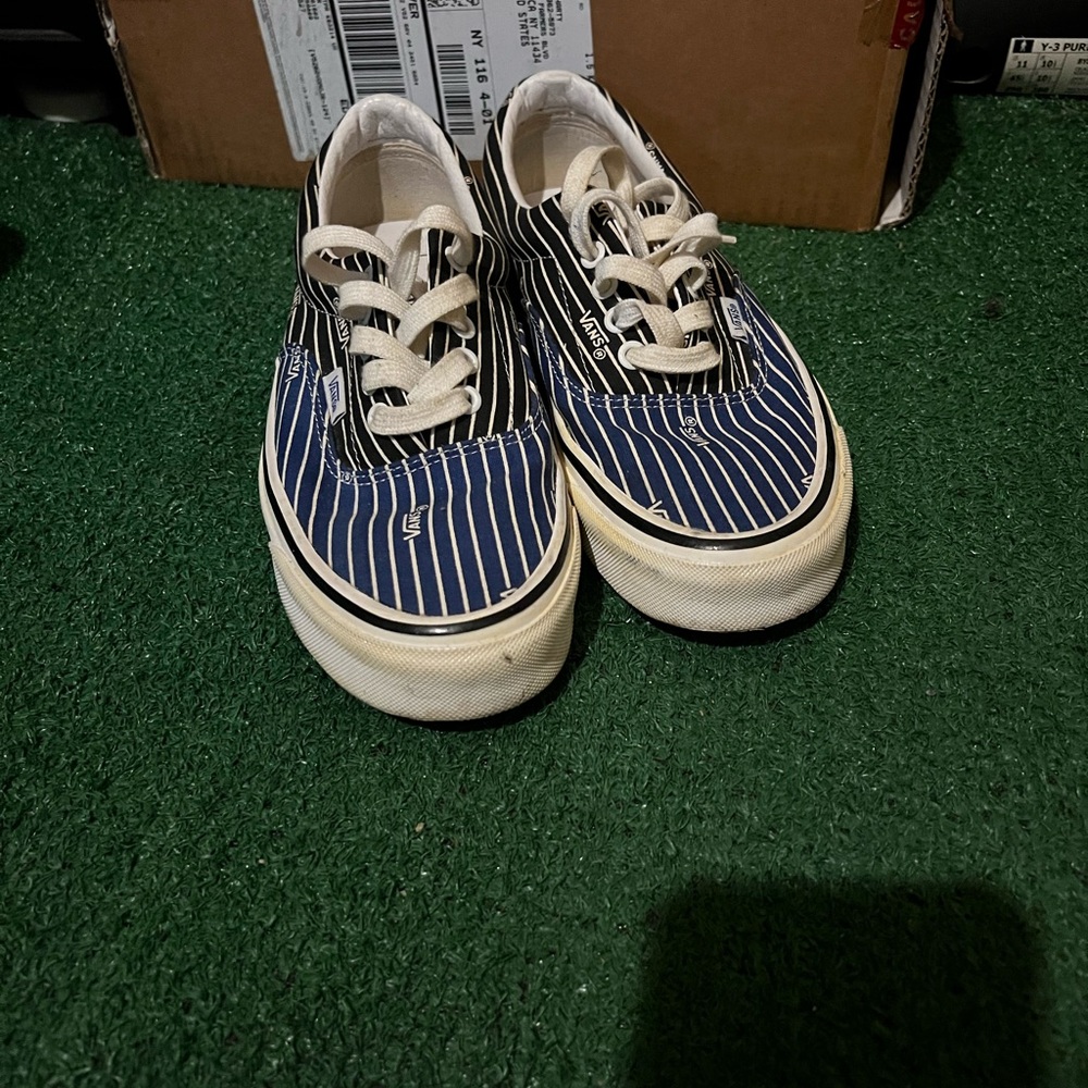 Size 10 women’s vans 8.5 men’s - Picture 2 of 4